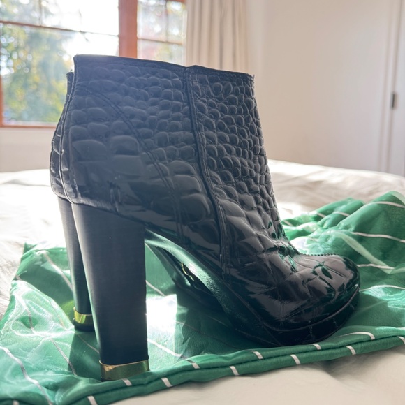 Tory Burch embossed croc ankle boots - Picture 2 of 4